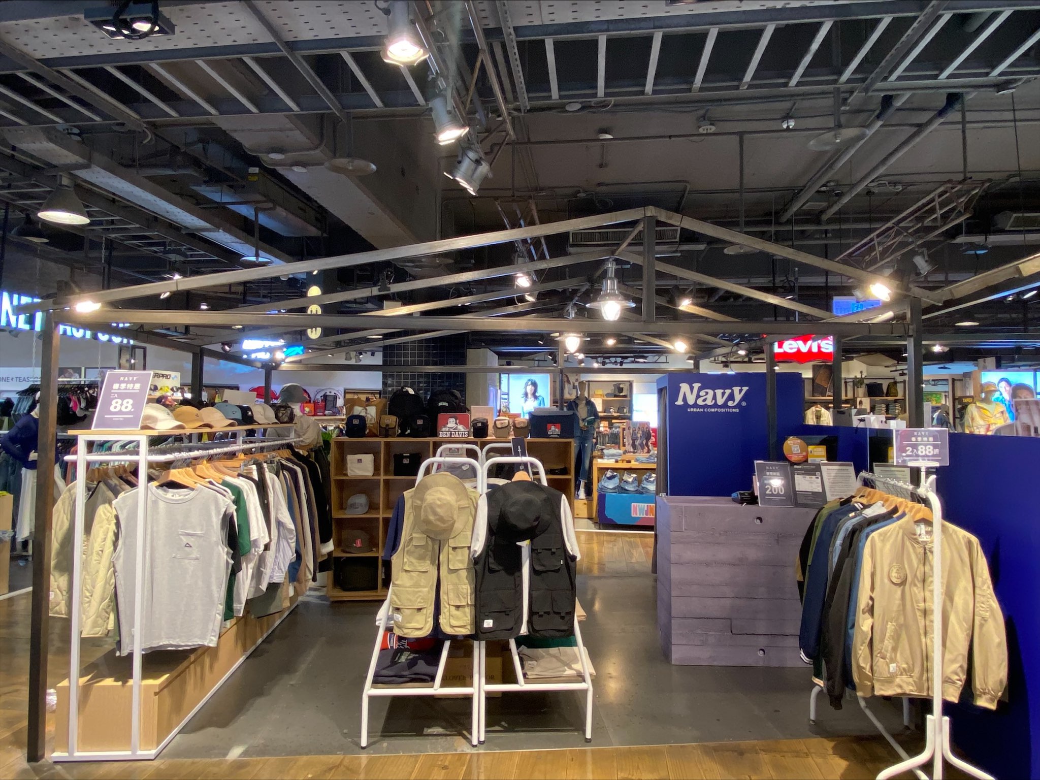 台北-新光南西NAVY